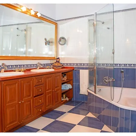 Casal De Gaieta Adults