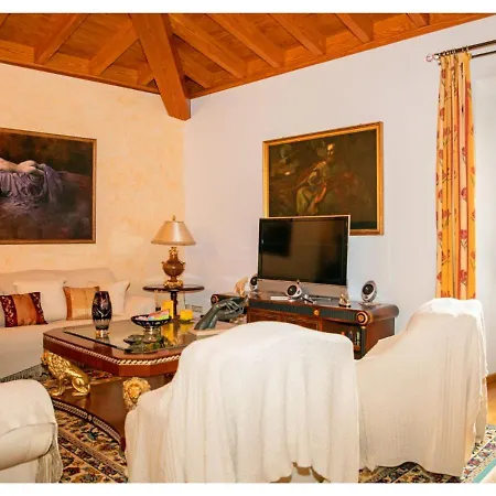 Casal De Gaieta Adults